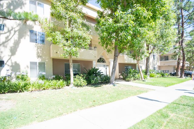 Imperial House HOA 4358 Mammoth Ave, Sherman Oaks, CA 91423 - Photo 1 of 3