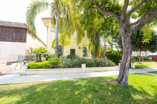 1027 10th St, Santa Monica, CA 90403 - Photo 2 of 2