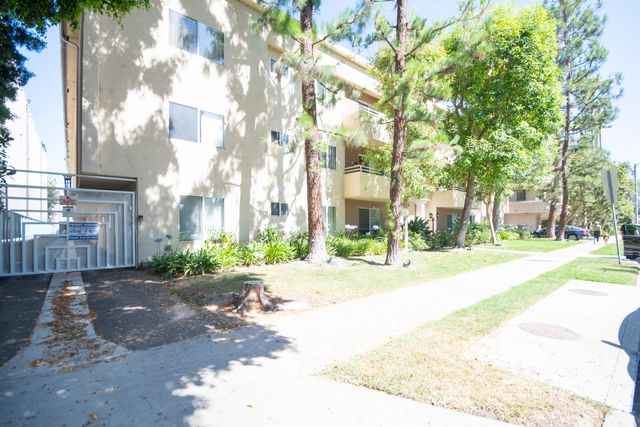 Imperial House HOA 4358 Mammoth Ave, Sherman Oaks, CA 91423 - Photo 2 of 3