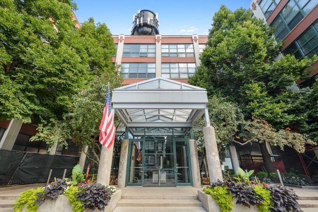 1800 W Roscoe St, Chicago, IL 60657 - Photo 1 of 5