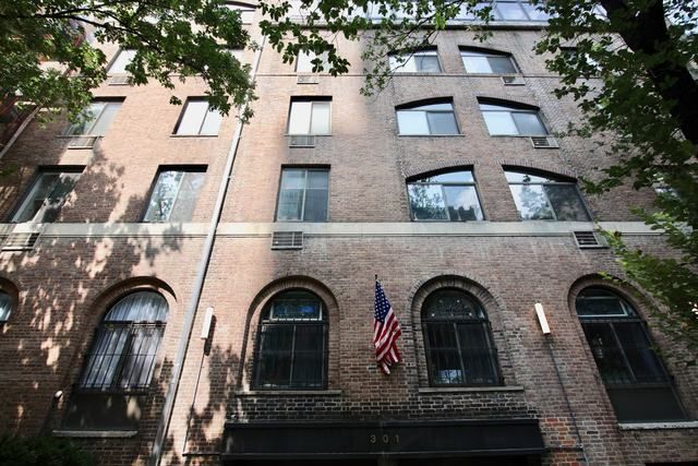 301 E 52nd St, Manhattan, NY 10022 - Photo 1 of 3