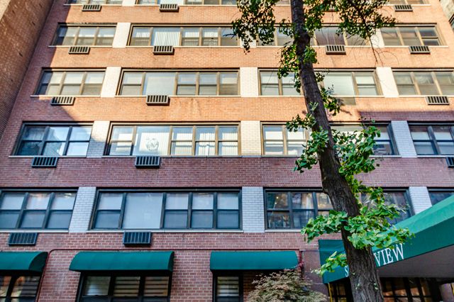 347 E 53rd St, Manhattan, NY 10022 - Photo 2 of 3