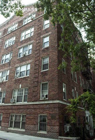 25 Minetta Ln, Manhattan, NY 10012 - Photo 2 of 6