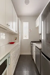 $770,000 | 165 West 20th Street, Unit 5C | Chelsea