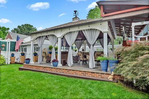 $1,495,000 | 909 Jewett Avenue | Westerleigh