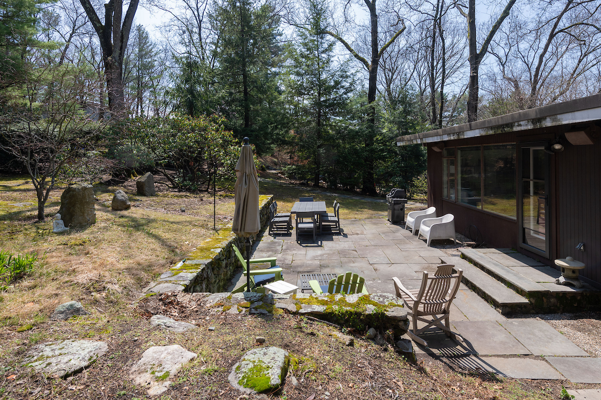 42 Peacock Farm Road Lexington, MA 02421 - Photo 3 of 26