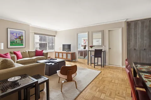 $550,000 | 118 East 60th Street, Unit 31A | Lenox Hill
