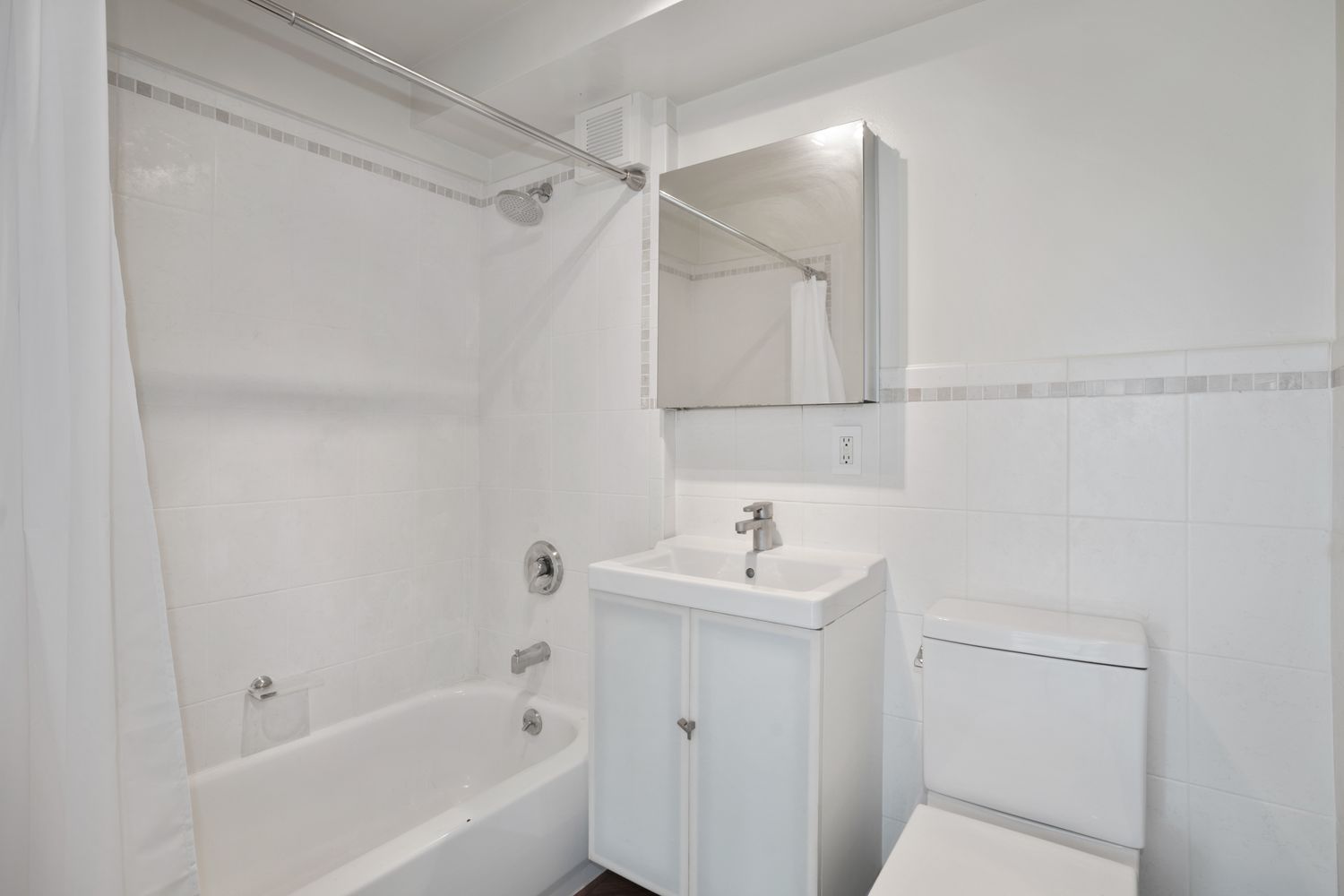 360 West 28th Street, Unit 5B Manhattan, NY 10001 - Photo 8 of 9