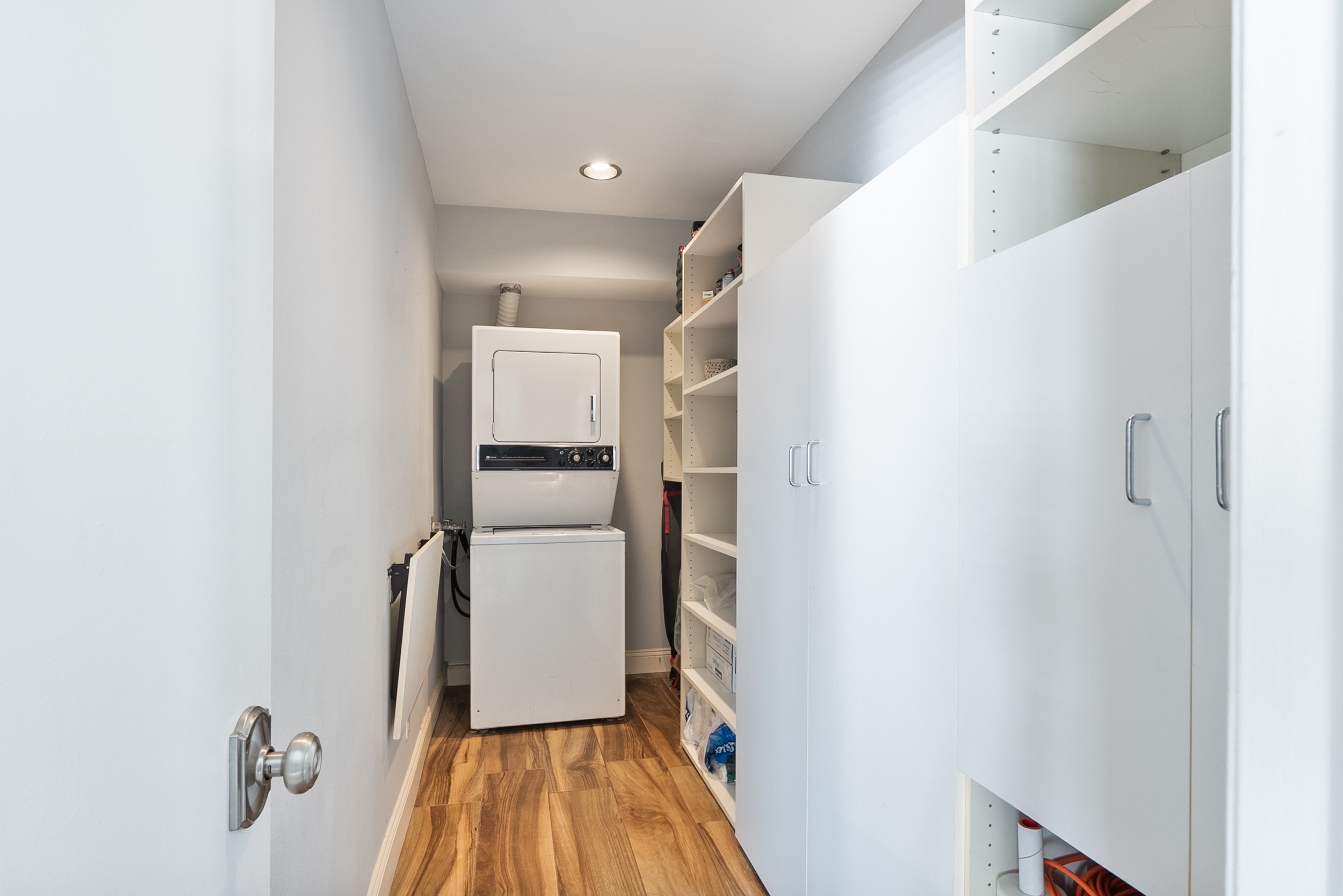 2385 Roscomare Road, Unit E17 Los Angeles, CA 90077 - Photo 15 of 23