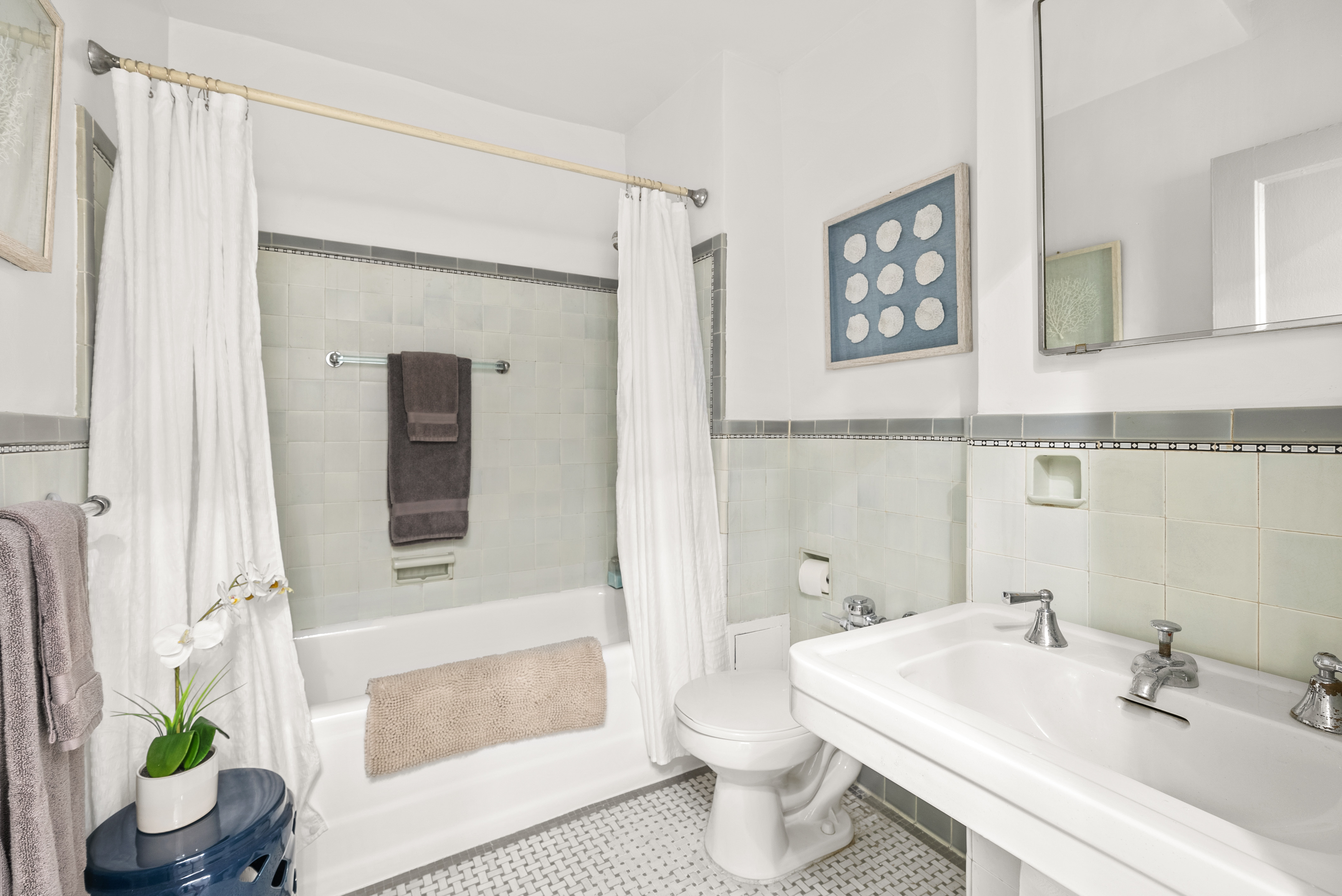 12 East 88th Street, Unit 9C Manhattan, NY 10128 - Photo 6 of 9 a bathroom with a sink toilet and shower