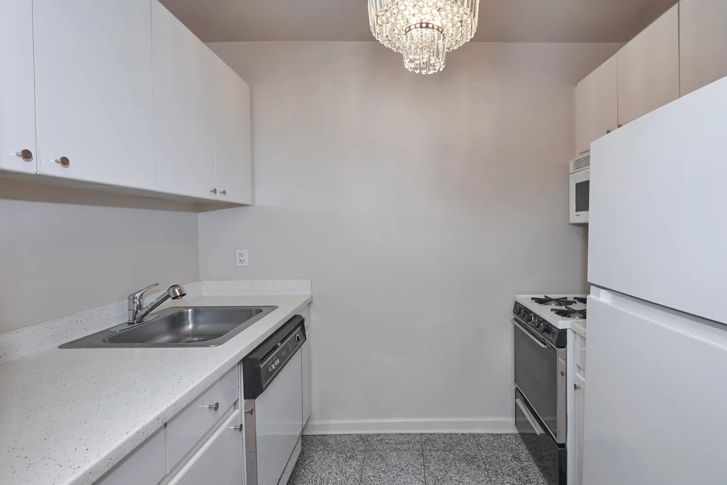 $3,700 | 201 West 72nd Street, Unit 3M | Upper West Side