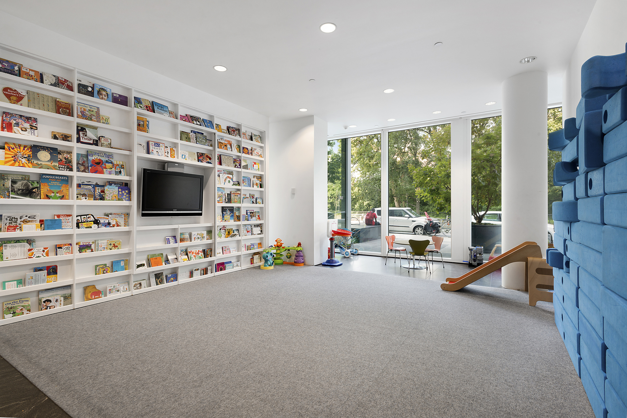 1 Grand Army Plaza, Unit 9D Brooklyn, NY 11238 - Photo 14 of 20 a living room with furniture and a flat screen tv