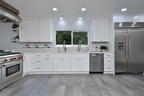 $2,599,000 | 4053 Harclare Lane, Encino, CA 91436