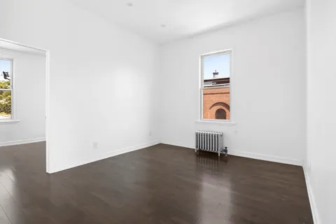 $4,300 | 151 Leonard Street, Unit 4 | Williamsburg