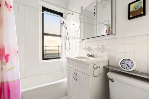 $645,000 | 83-10 35th Avenue, Unit 5O | Jackson Heights