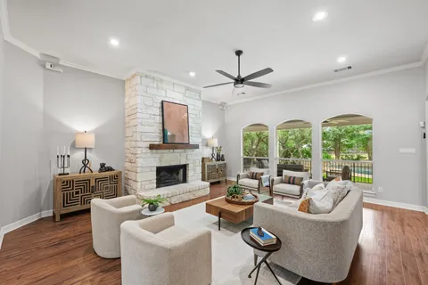 $850,000 | 806 Overlook Bend, Leander, TX 78641
