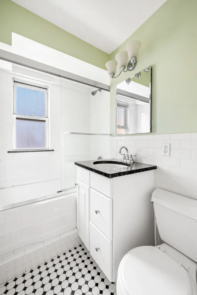$4,000 | 55 East 9th Street, Unit 12H | Greenwich Village