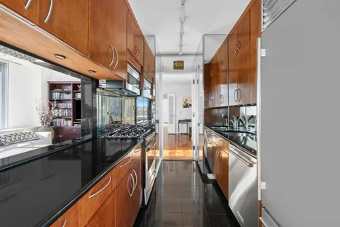 $1,925,000 | 360 East 88th Street, Unit 18D | Upper East Side