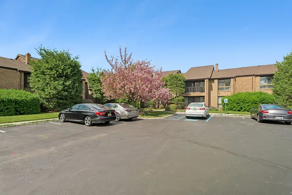 $399,900 | 254 Willowbrook Drive, North Brunswick, NJ 08902