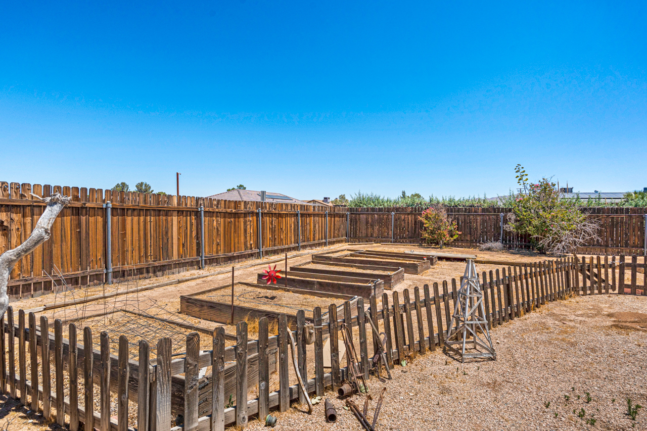12450 Algonquin Road Apple Valley, CA 92308 - Photo 45 of 56