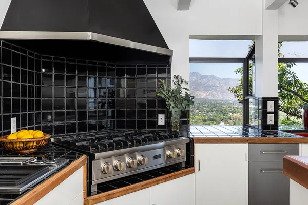 $2,695,000 | 1018 Glen Oaks Boulevard, Pasadena, CA 91105