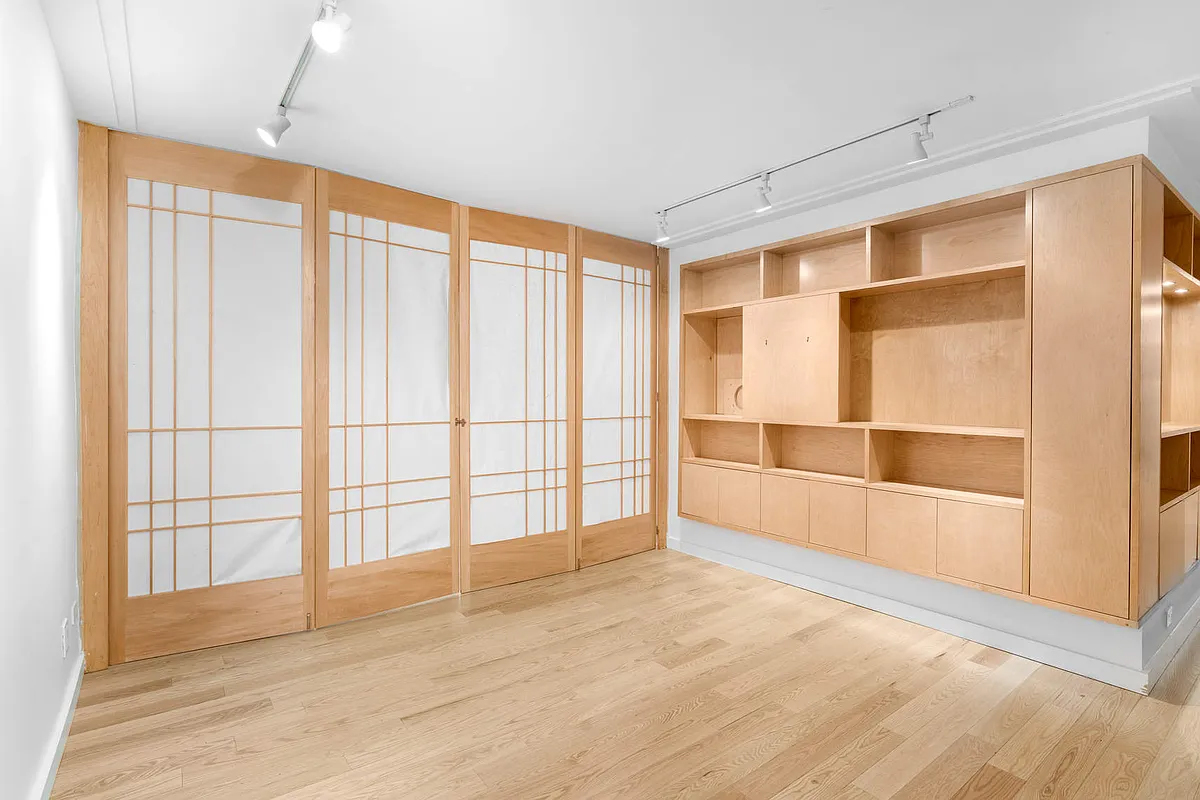 333 East 66th Street, Unit 2FE Manhattan, NY 10065 - Photo 13 of 19 a view of an empty room with a window