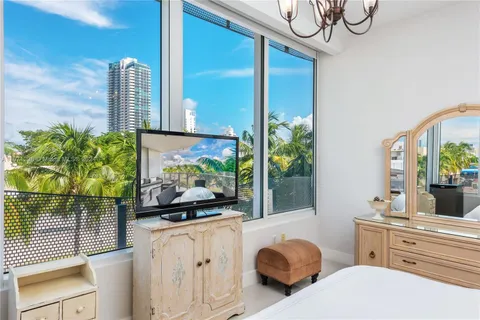 $1,050,000 | 2100 Park Avenue, Unit 301, Miami Beach, FL 33139