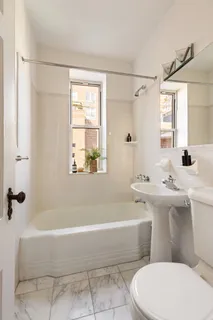 $750,000 | 149 Willow Street, Unit 5D | Brooklyn Heights