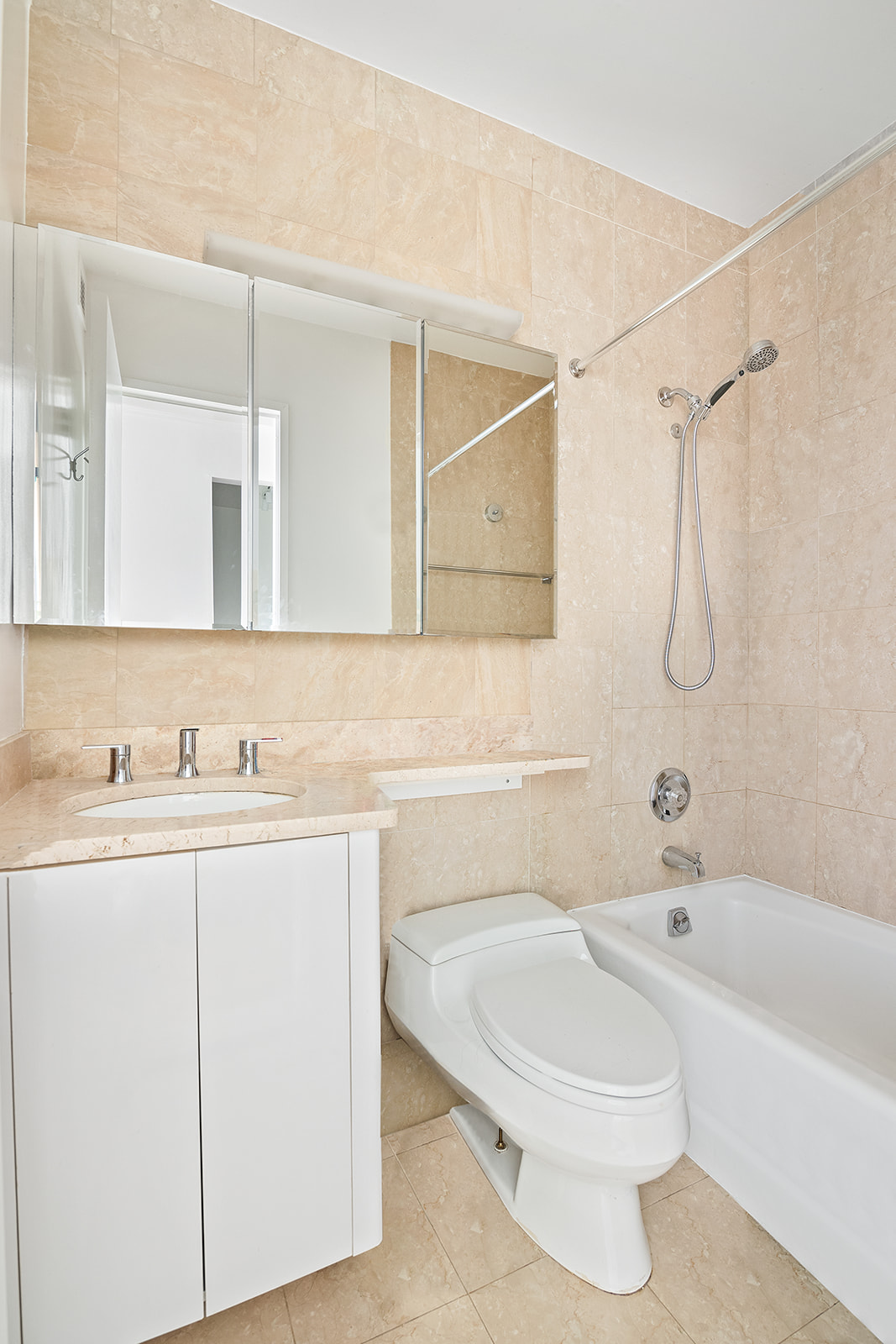 200 East 69th Street, Unit 2S Manhattan, NY 10021 - Photo 4 of 5