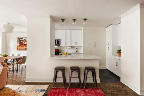 $1,095,000 | 201 East 21st Street, Unit 7R | Gramercy