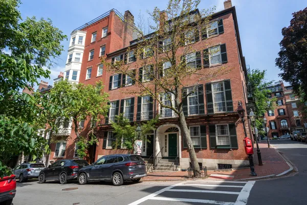$1,150,000 | 1-3 Chestnut Street, Unit Undisclosed, Boston, MA 02108