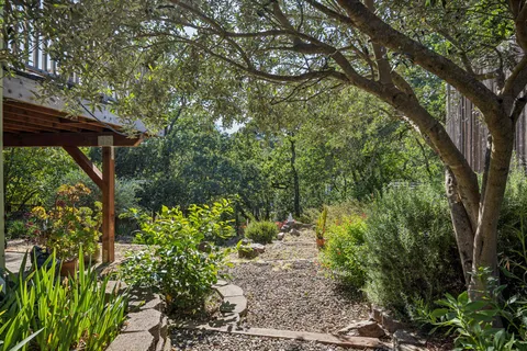 $998,000 | 17323 Hillside Avenue, Sonoma, CA 95476