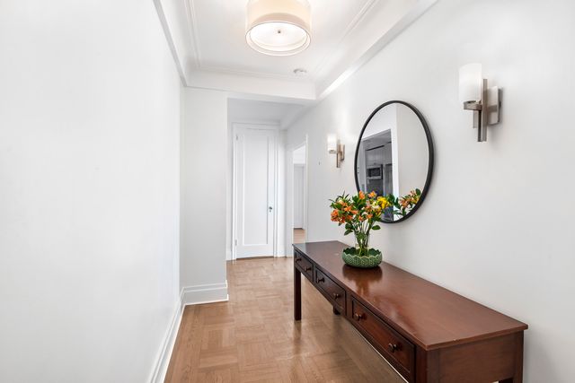 $995,000 | 60 East 96th Street, Unit 13E | Upper East Side