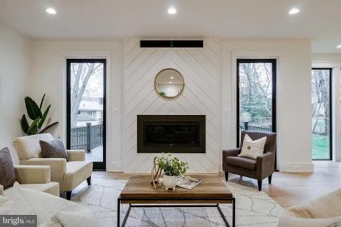 $2,925,000 | 930 Fairway Drive Northeast, Vienna, VA 22180