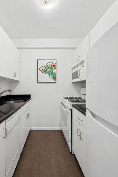 30 West 60th Street, Unit 6L Manhattan, NY 10019 - Photo 2 of 7