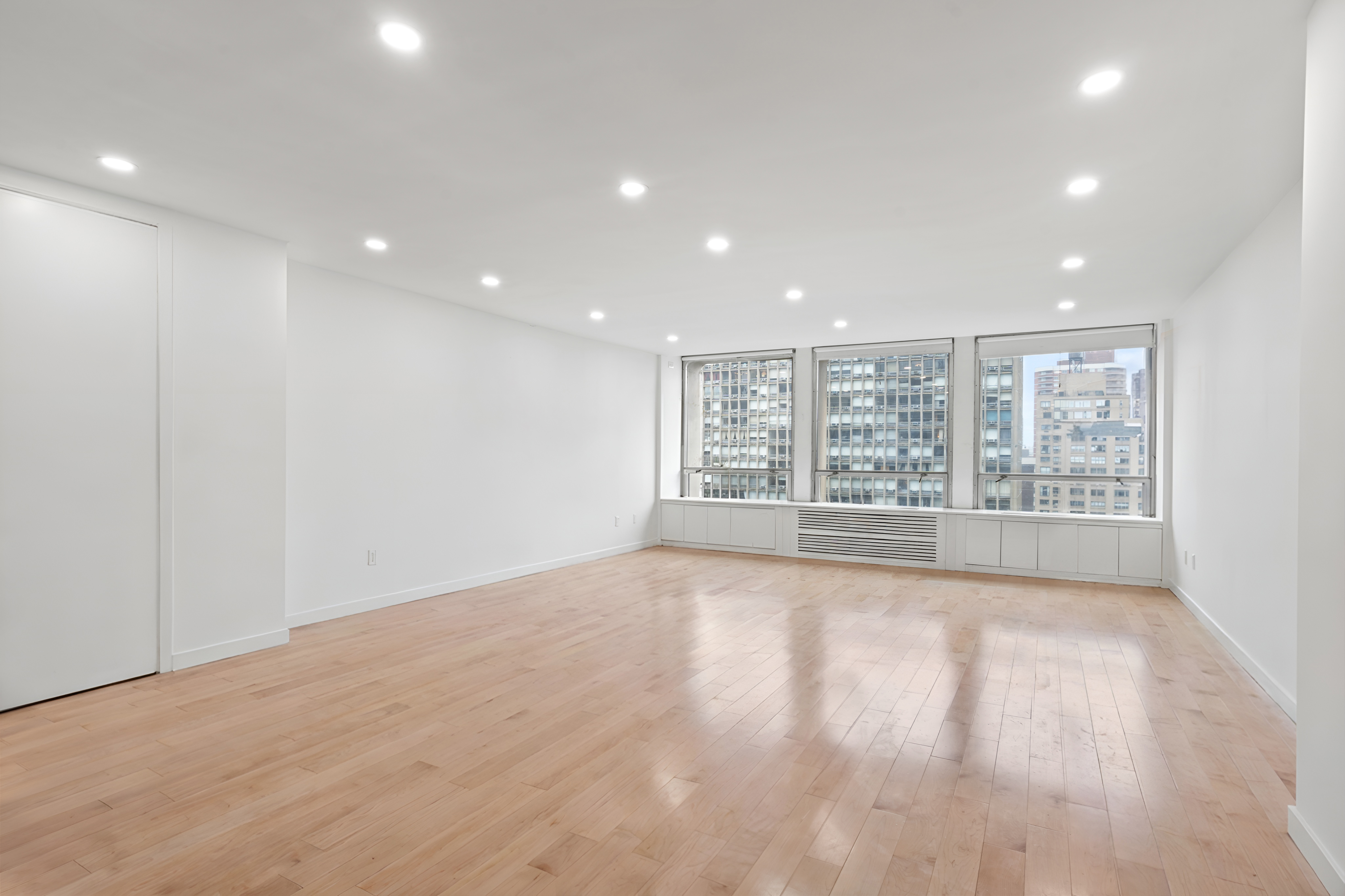 300 East 33rd Street, Unit 15C Manhattan, NY 10016 - Photo 2 of 19