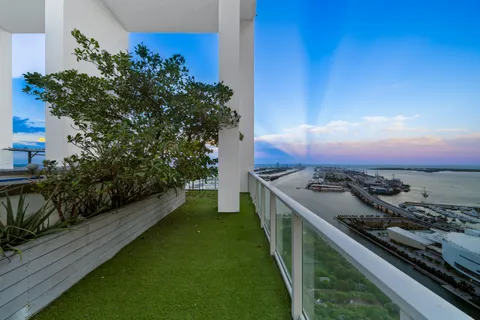 $6,750,000 | 1040 Biscayne Boulevard, Unit 4602, Miami, FL 33132