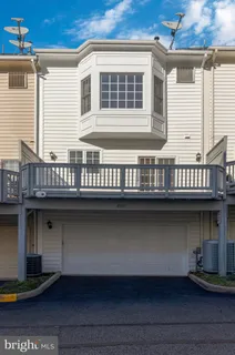$925,000 | 8847 Ashgrove House Lane, Vienna, VA 22182