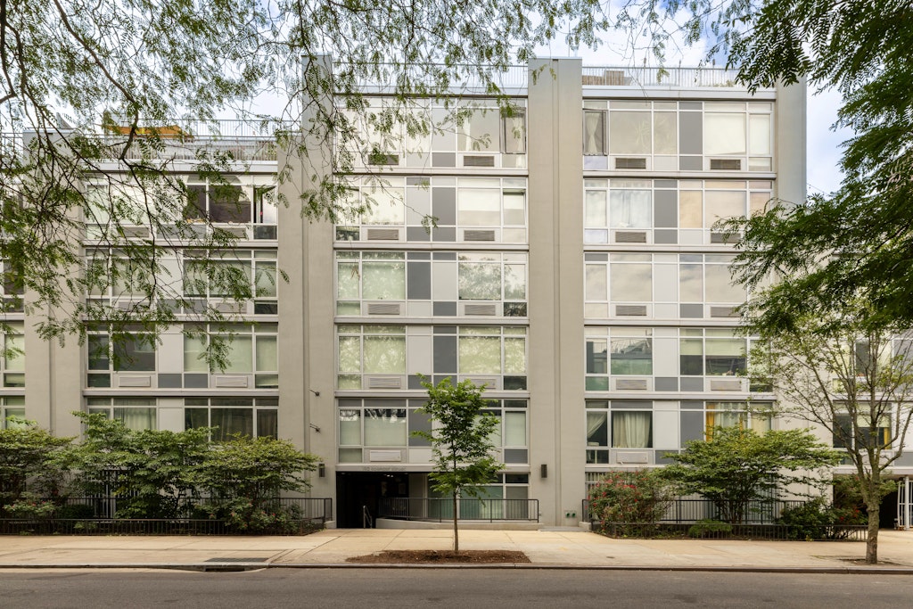 192 Spencer Street, Unit 4C Brooklyn, NY 11205 - Photo 7 of 7 a front view of a multi story building