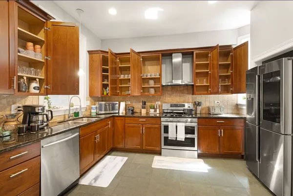 $5,000 | 1727 North Clybourn Avenue, Unit 1, Chicago, IL 60614