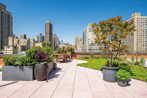 $695,000 | 440 East 79th Street, Unit 12H | Upper East Side