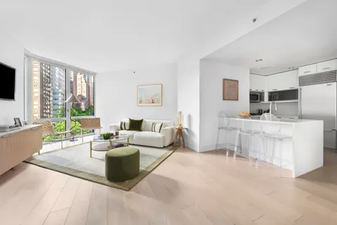$1,850,000 | 225 East 34th Street, Unit 5E | Murray Hill