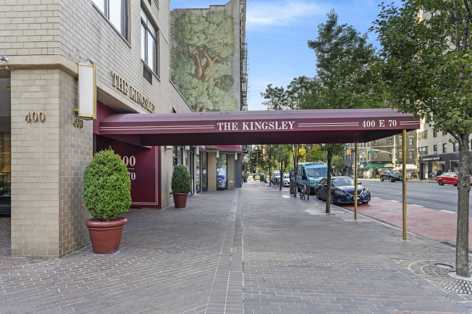 400 East 70th Street, Unit 3301 Manhattan, NY 10021 - Photo 16 of 20 a view of an outdoor sitting space