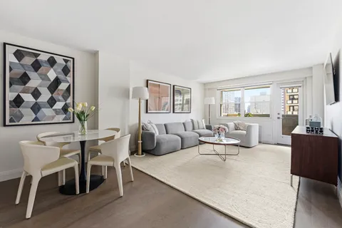 $799,000 | 245 East 87th Street, Unit 17C | Upper East Side