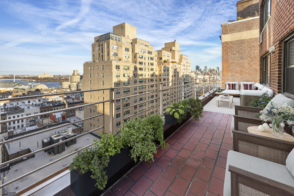 510 East 86th Street, Unit 17C Manhattan, NY 10028 - Photo 4 of 31 a view of a balcony with city view