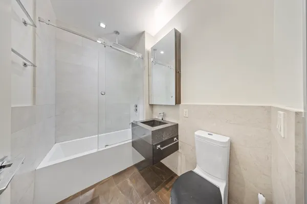 $1,400,000 | 140 West 22nd Street, Unit 2D | Chelsea