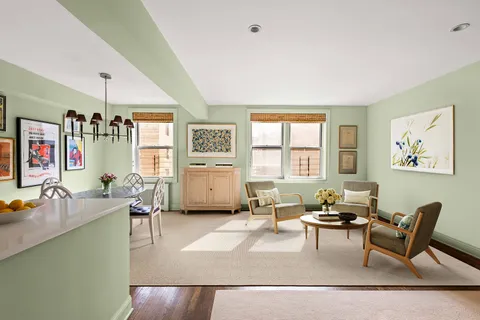 $2,100,000 | 30 East 9th Street, Unit 5LL | Greenwich Village