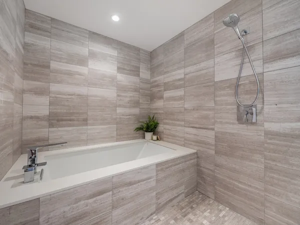 $3,495,000 | 1555 Kapiolani Boulevard, Unit 2002, Honolulu, HI 96814