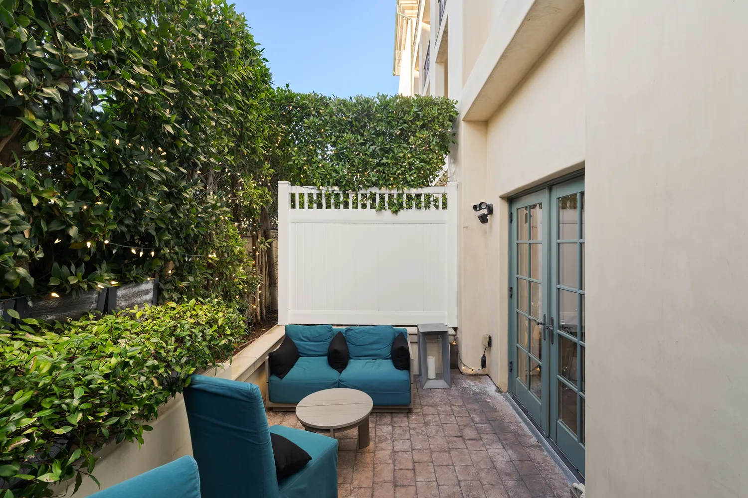 $1,599,990 | 225 South Hamilton Drive, Unit 107, Beverly Hills, CA 90211