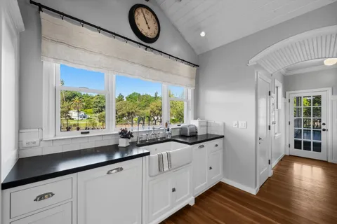 $3,050,000 | 4011 East 3rd Avenue, Napa, CA 94558
